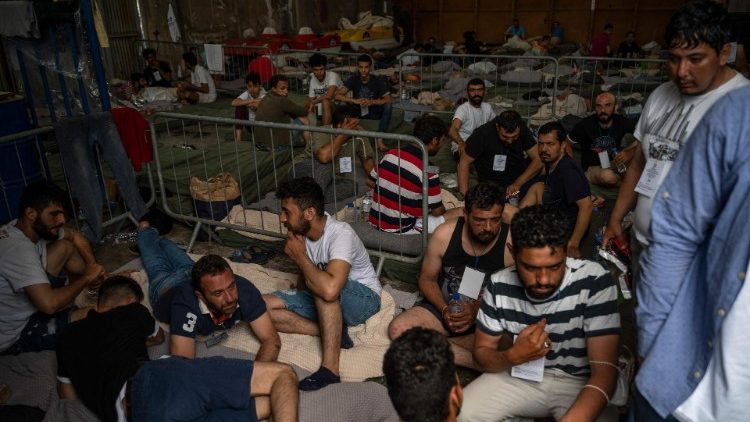 Na ladji, ki je potonila, je bilo več sto migrantov 