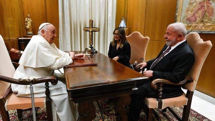 Le Pape re?oit le prsident Lula et son pouse au Vatican.