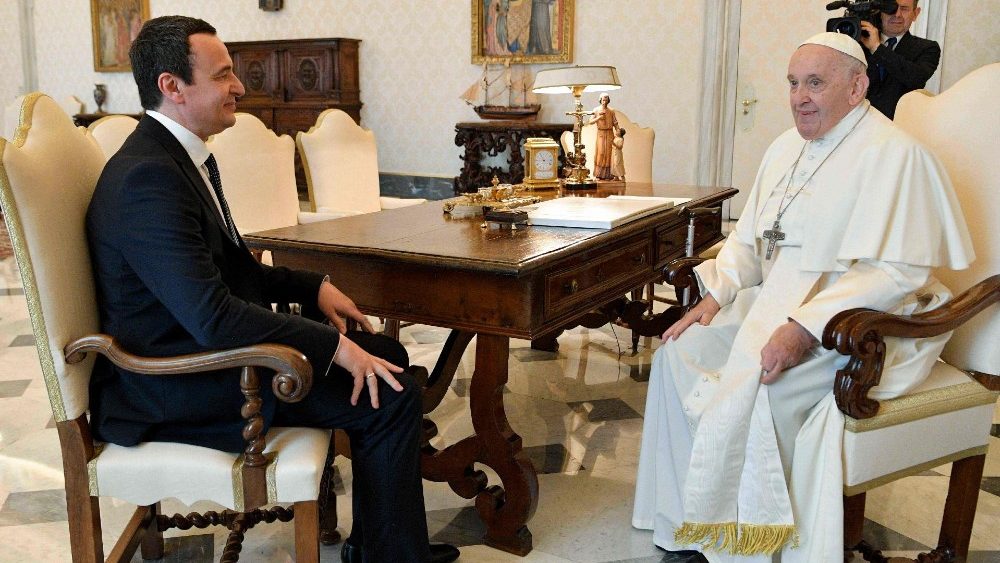 Papa pret në audiencë Kryeministrin e Kosovës Albin Kurti