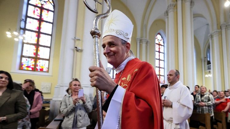 Кардынал Матэа Дзупі ў катэдральным касцёле ў Маскве
