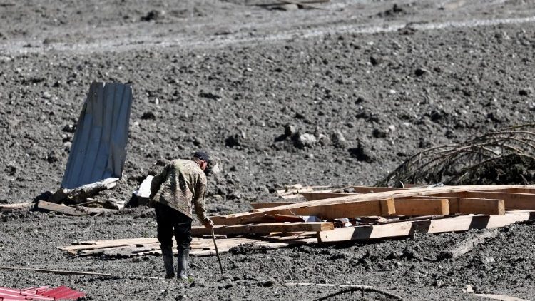 Ricerche sulla zona del disastro in Georgia