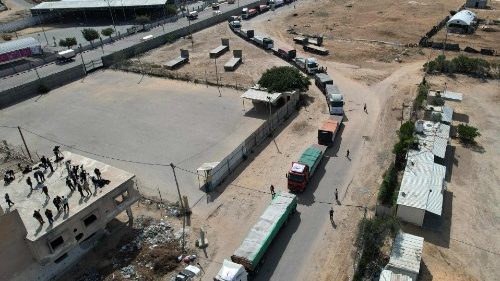 Gaza, arrivati i primi aiuti umanitari attraverso il valico di Rafah