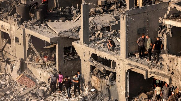 People search for survivors in Khan Yunis in Gaza