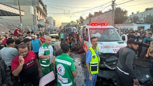 Gaza: bombe contro ambulanze e una scuola