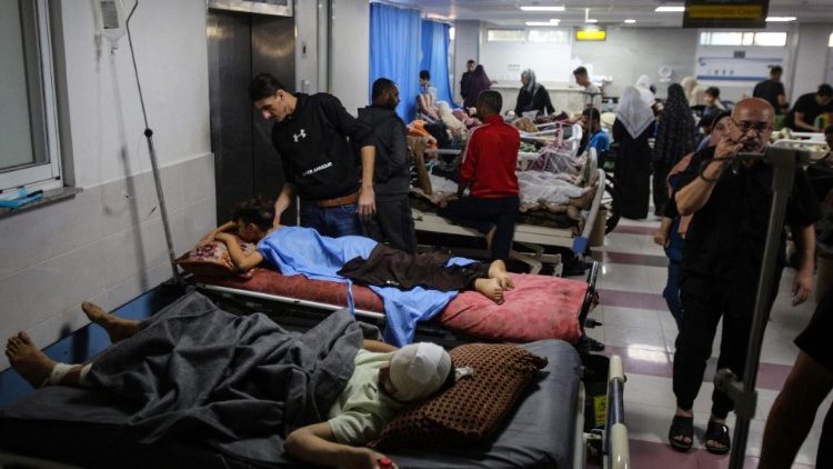 Gli ospedali a Gaza sono sempre pi privi di rifornimenti e spesso si trovano senza corrente elettrica 
