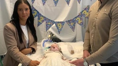 Funerali di Indi, il Papa: vicino a chi piange la perdita di questa preziosa figlia di Dio