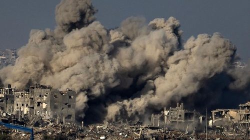 Francesco: prendiamo tempo per pregare per la pace, dall'Ucraina al Medio Oriente