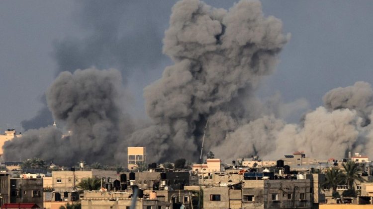 Israeli bombardment on Khan Younis