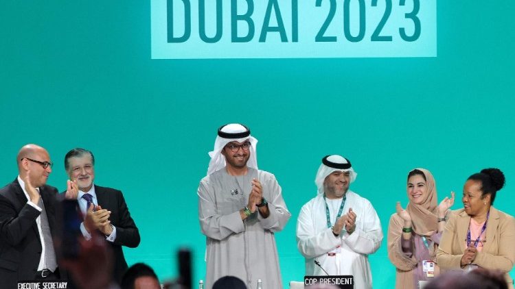 La seduta plenaria a conclusione della Cop 28 di Dubai