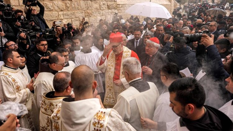 Le celebrazioni natalizie presiedute dal patriarca, a fianco il cardinale Krajewski