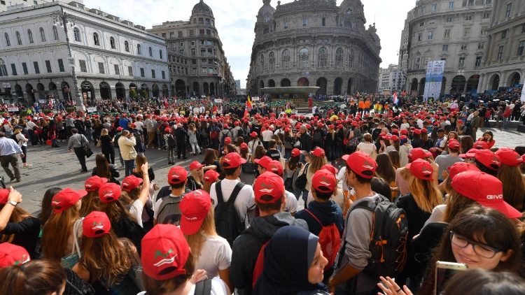Jovens se reúnem nas ruas européias