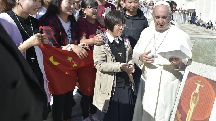 Papa com fiéis chineses na Audiência Geral