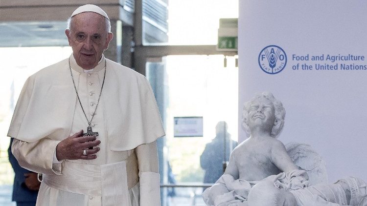 Le Pape François en visite au siège de la FAO à Rome, le 16 octobre 2017, lors de la Journée mondiale de l'alimentation. 