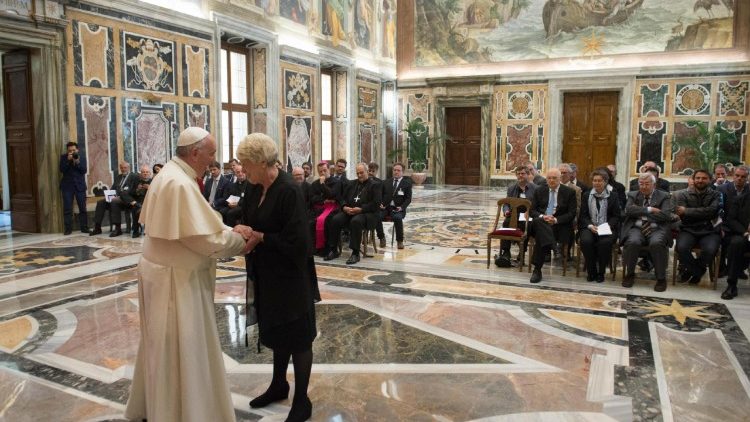 Papst Franziskus empfängt die Mitglieder der Akademie für Sozialwissenschaften im Vatikan