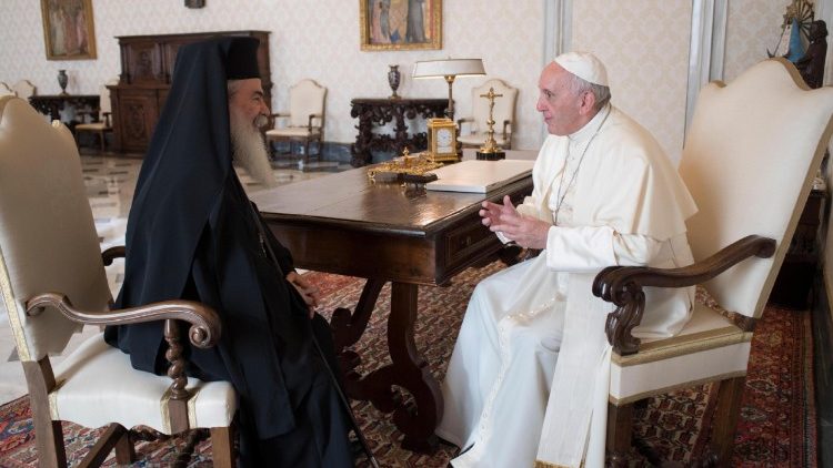 Pope Francis meets with Greek Orthodox Patriarch of Jerusalem 