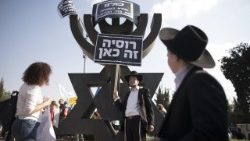 ultra-orthodox-jews-protest-against-army-recruitme-1508842905042