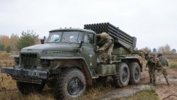 military-exercises-of-ukrainian-army-near-kiev-1509028545735