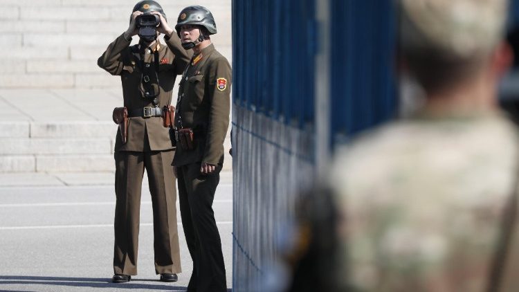 Des soldats nord-coréens à la frontière avec la Corée du Sud. Le nucléaire est au cœur des tensions sur la péninsule. 
