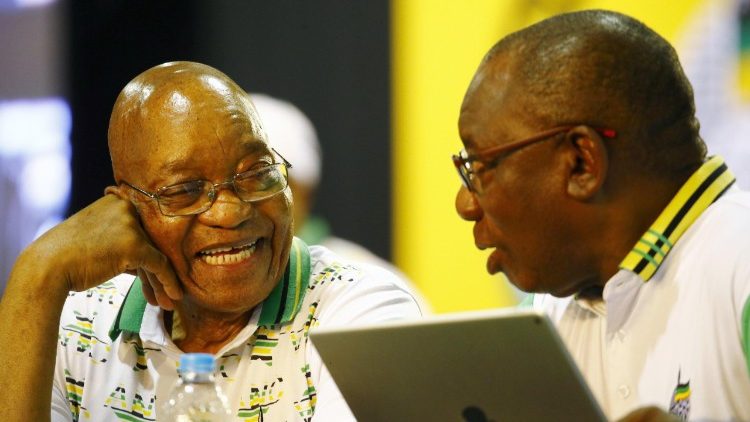 Zuma (l.) mit Ramaphosa