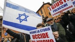 rome-s-jewish-community-demonstrates-in-front-1518106989766.jpg