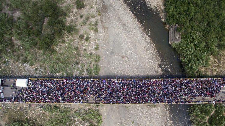 Le pont Simon Bolivar, entre le Venezuela et la Colombie, traversé chaque jour par des milliers de migrants. 