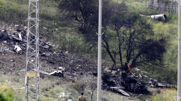 I resti dell'aereo israeliano abbattuto in Siria