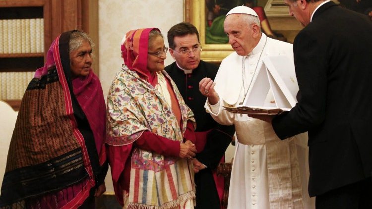 Pope Francis exchanges gifts with Bangladesh's Prime Minister Sheikh Hasina