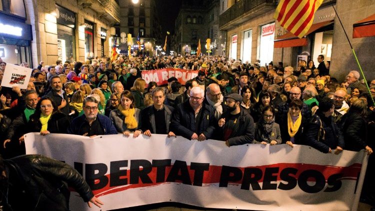 protest-demanding-release-of-imprisoned-catal-1518811392399.jpg