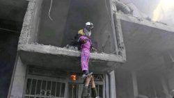 siria--bimba-con-pigiama-rosa-simbolo-tragedi-1519246095296.jpg