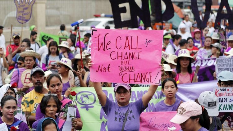 In den Philippinen protestieren die Frauen zum Internationalen Weltfrauentag.
