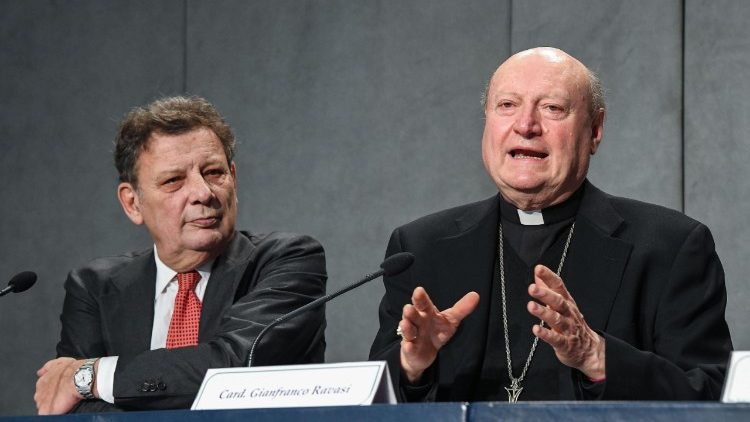 Kardinal Gianfranco Ravasi, Präsident des Päpstlichen Rates für die Kultur (rechts)