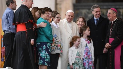 Papst Franziskus reist nach Dublin zum Weltfamilientreffen 