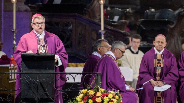 März 2018: Bischof Kohlgraf bei der Trauerfeier für Kardinal Lehman 