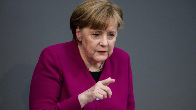 Merkel forderte bei ihrer ersten Regierungserklärung bundesweite Strukturen zur Ausbildung von Imamen