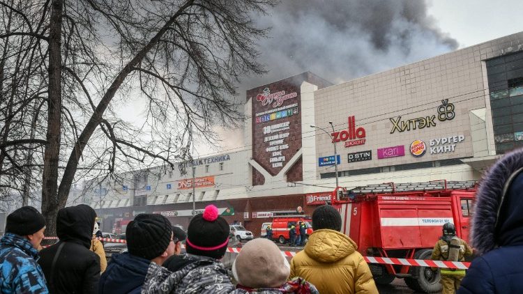 L'incendio al Centro commerciale di Kemerovo in Siberia