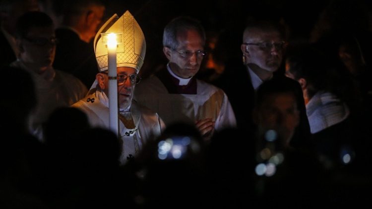pope-francis--easter-vigil-mass-1522522688738.jpg
