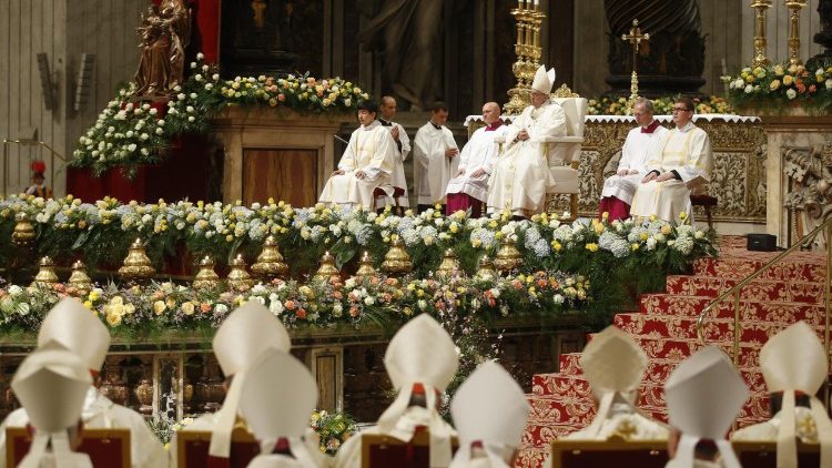 Pope Francis' Easter Vigil mass 