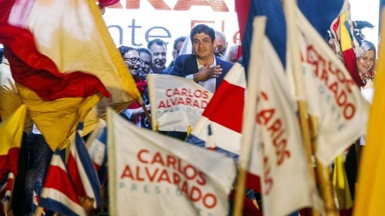 Le candidat de centre gauche Carlos Alvarado a largement remporté la présidentielle au Costa Rica, au terme d'une campagne marquée par de profondes divisions sur le mariage gay et la place de la religion.