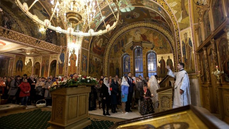 Göttliche Liturgie in einem moldawischen Kloster