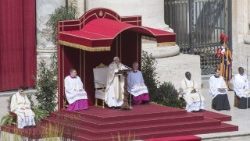 pope-francis--mass-in-the-sunday-of-divine-me-1523179415987.jpg