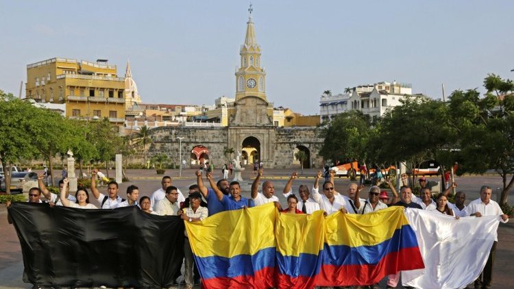 Giornalisti colombiani protestano contro l'uccisione dei tre colleghi ecuadoriani