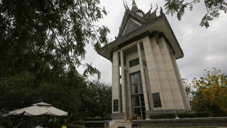 Choeung Ek Genocidal Center, Memorial em Phnom Penh onde estão preservadas mais de 8 mil caveiras de pessoas mortas durante o regime do Khmer Vermelho