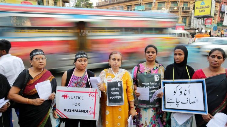Frauen in Indien protestieren gegen Vergewaltigungen (Symbolbild)