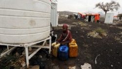 internally-displaced-persons-camp-in-amran--y-1524082130366.jpg
