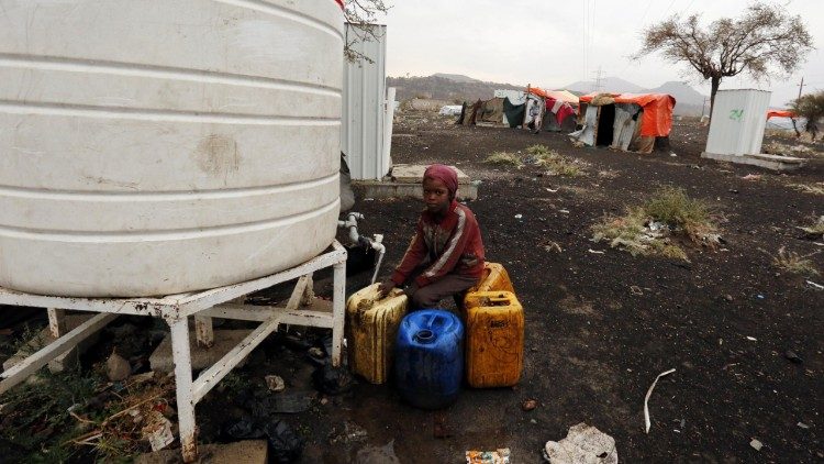 Un campo di sfollati nello Yemen