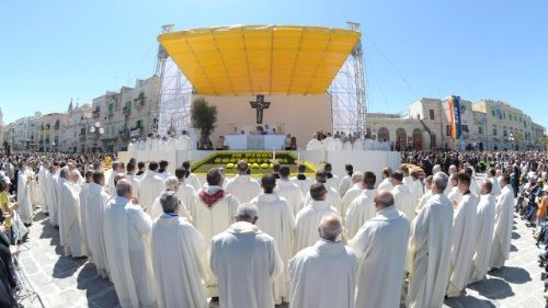 Papst Franziskus bei Freiluftmesse: Nicht für sich selbst leben
