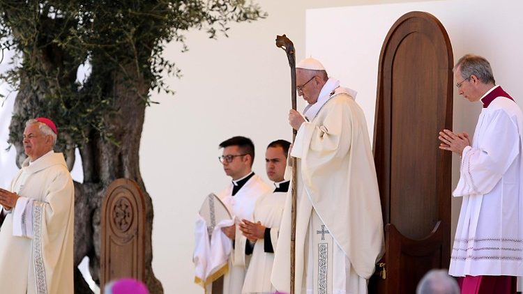 Papa Franjo slavi misu u Molfetti