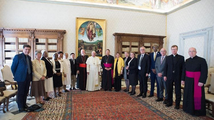 Sveti oče s člani papeške komisije za zaščito mladoletnih