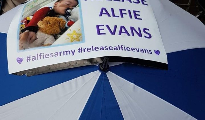 Manifesto chiede il "rilascio" di Alfie Evans