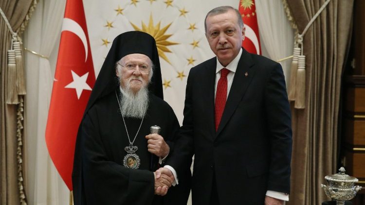 Вселенският патриарх Вартоломей и турският президент Ердоган.